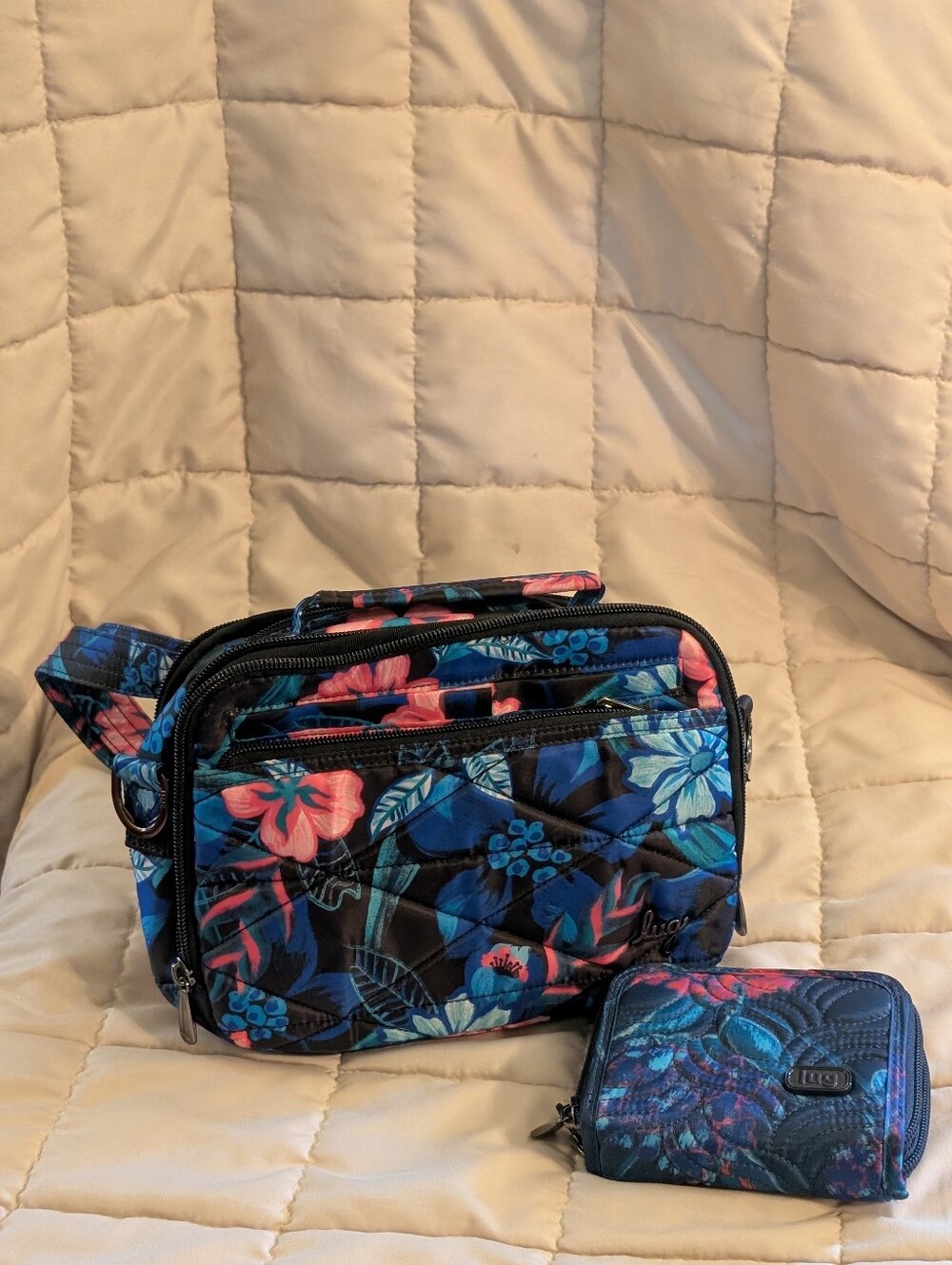 Lug Round About XL, Scoops, Splits Floral Quilted Bags and Wallet in Blue & Pink